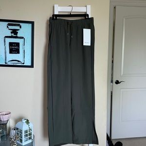 Brand new lululemon on the right track pant!